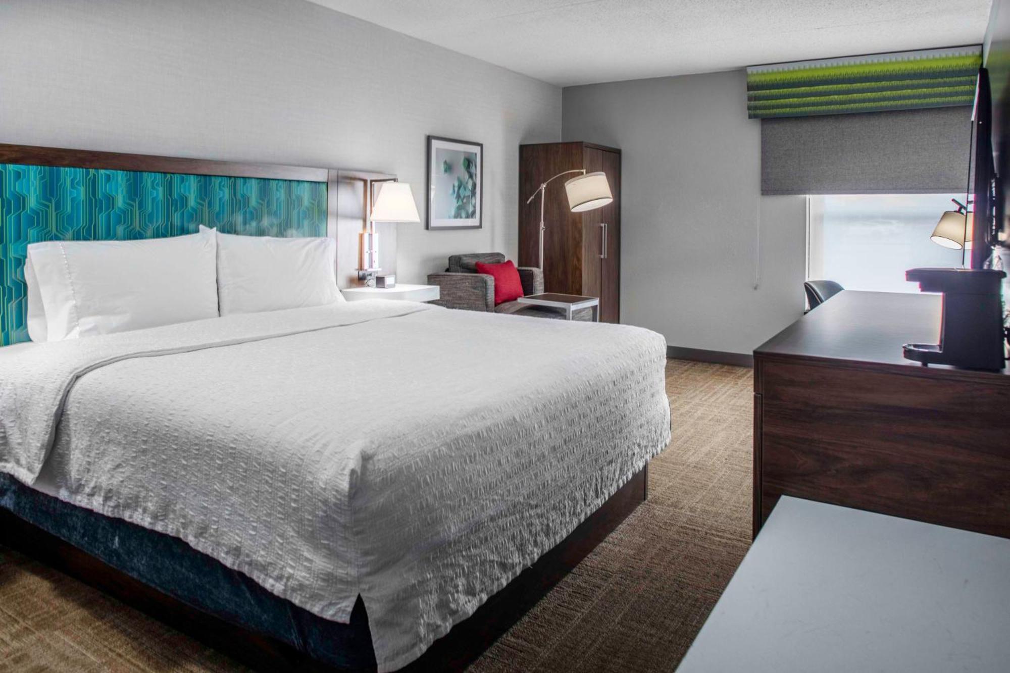 Hampton Detroit 3*