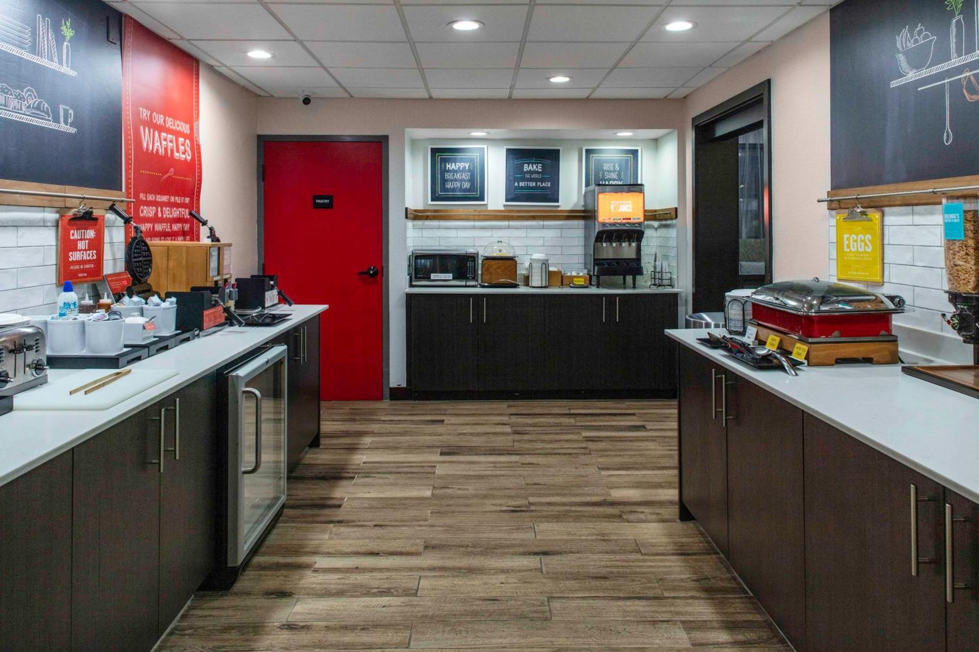 Hampton Detroit Hotel 3*