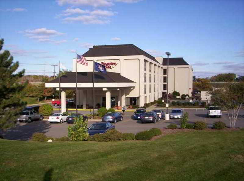 Hampton Detroit 3*